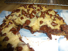 Soft and Gooey Homemade Bakery Style Chocolate Chip Cookies (8 Cookies)